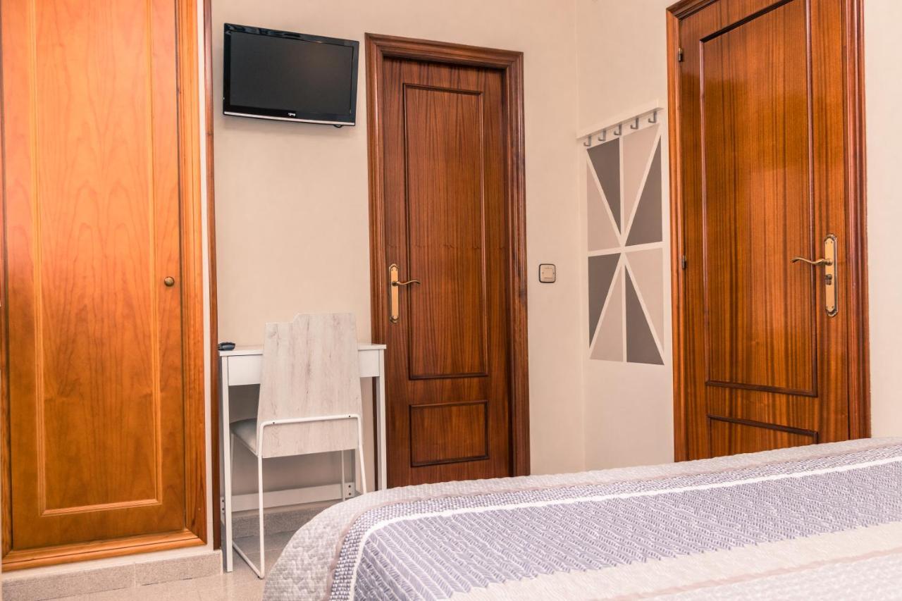 Hotel Plaza Cangas de Onís Exterior photo